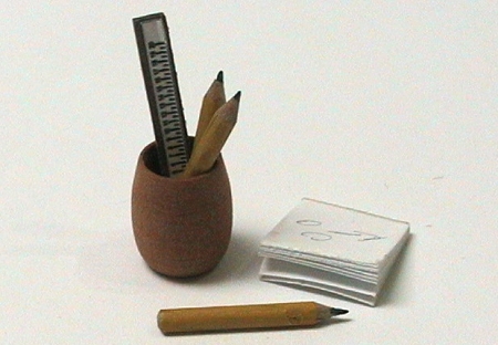 Bleistifte, Lineal, Stiftebecher, Block, Puppenstubenminiatur 1zu12