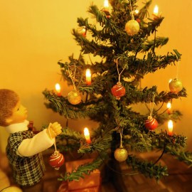 Weihnachtsbaumkugel, - Dekobeispiel, Miniatur im Maßstab 1zu12