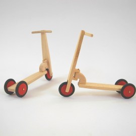 Holzroller, funktionstüchtig, Miniaturspielzeug 1zu12