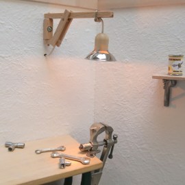 Werkstatt-Wandlampe, Puppenstubenlampe im Maßstab 1zu12, Einrichtungsbeispiel