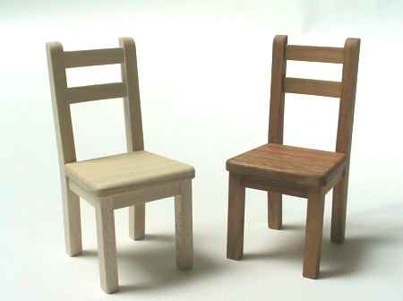 Stuhl, aus Ahorn oder Kirschbaum, Puppenstubenmöbel 1zu12